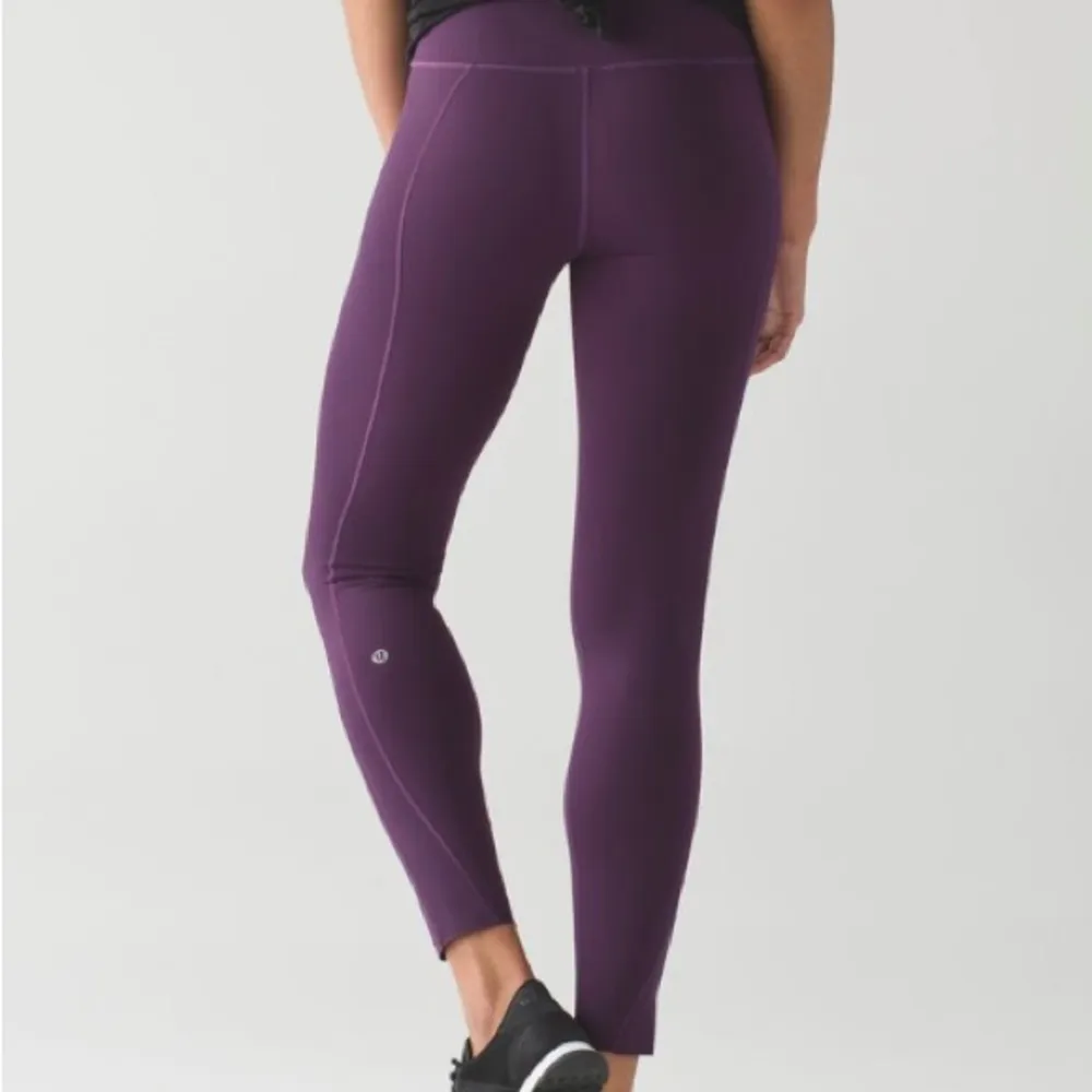 Lululemon Like Nothing 7/8 Tight
Darkest Magenta - Image 8