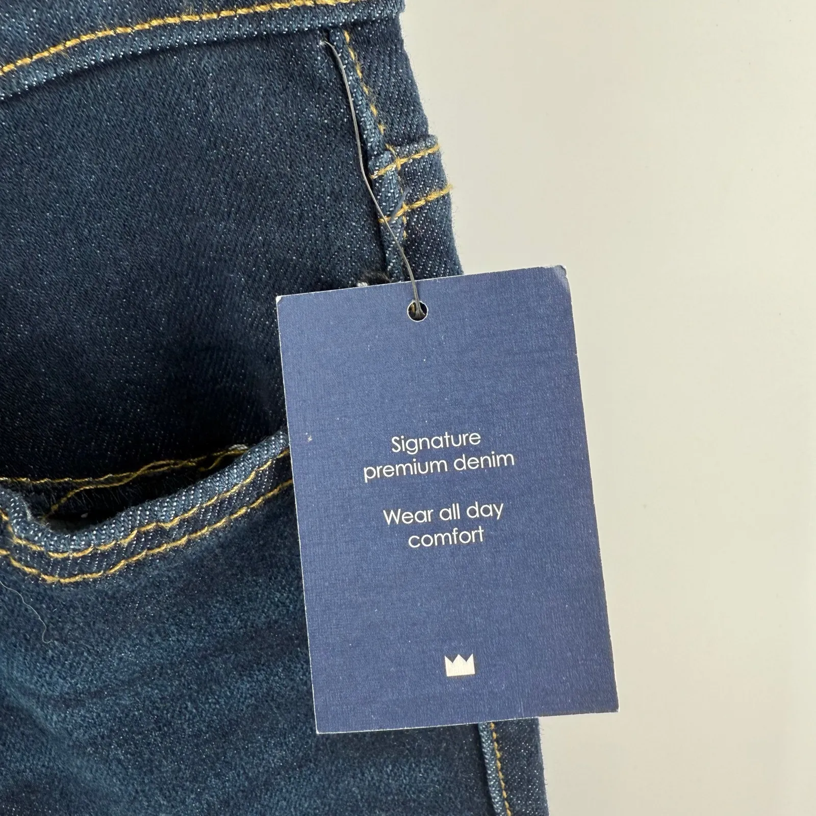 Crown & Ivy Jeans SZ 4 Jaden Wash High Rise Flare Gold Hem Denim NWT Cotton - Image 4