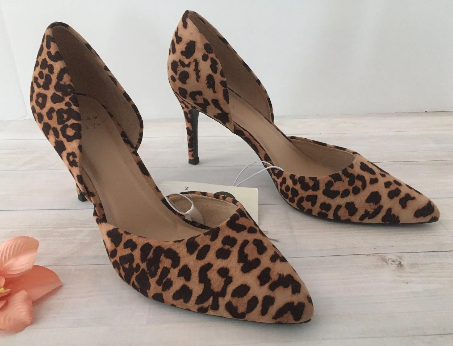 Leopard , Size 8 1/2 - Image 2