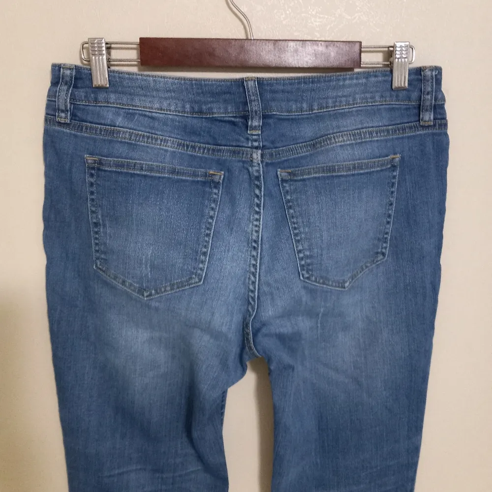 a.n.a. 33x26 8 Skinny Ankle Distressed Mid-Rise Jeans - Image 4