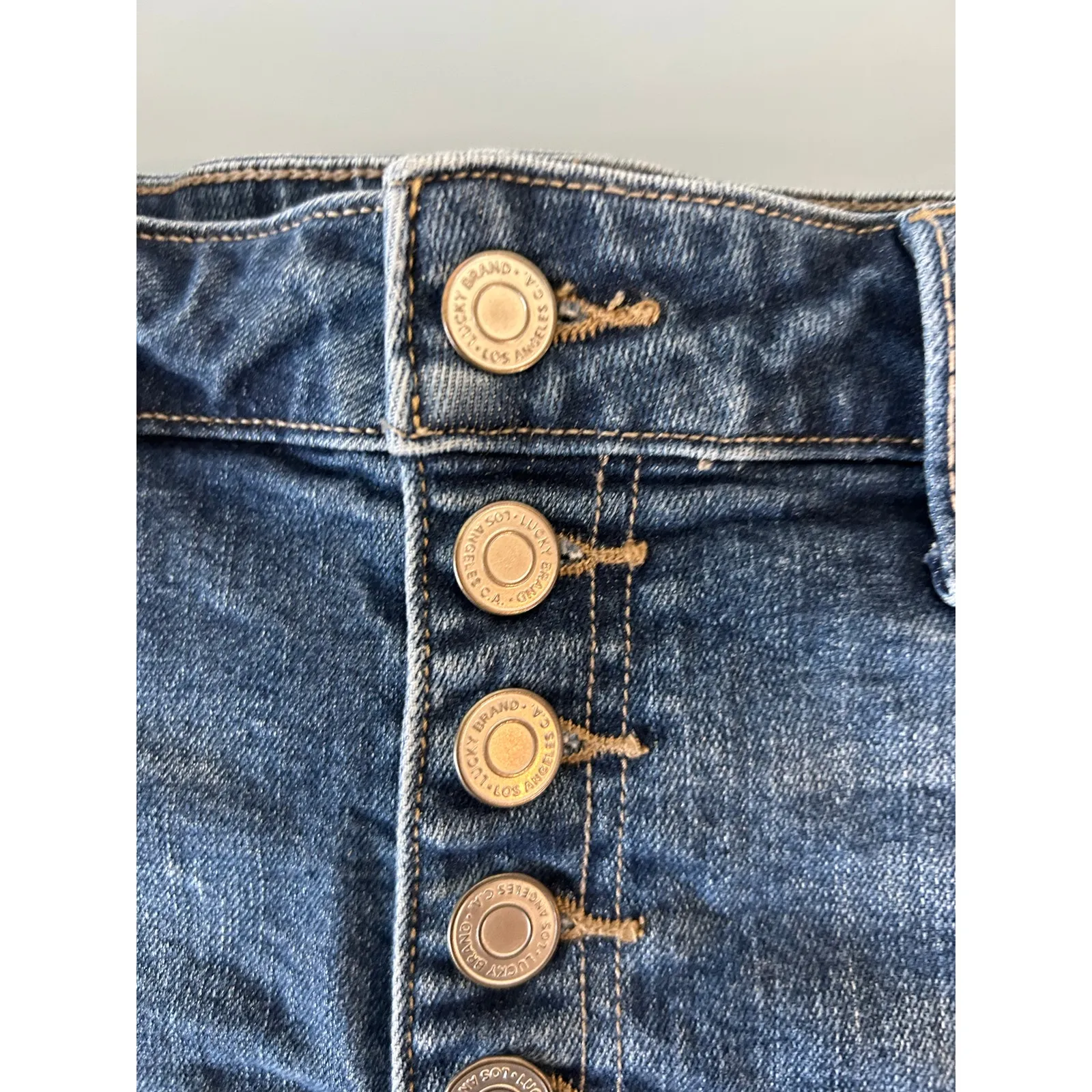Lucky Brand jeans shorts size 6/28 button front dark wash - Image 4