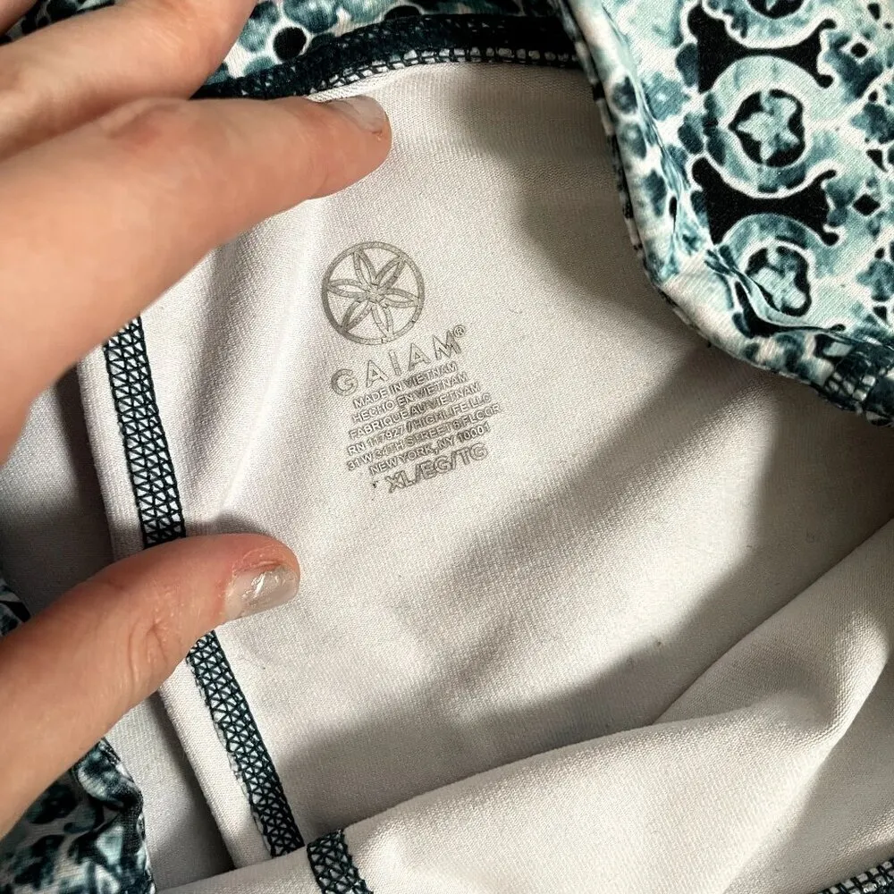 Gaiam white green black design 3/4 cropped athleisure workout leggings size XL - Image 2