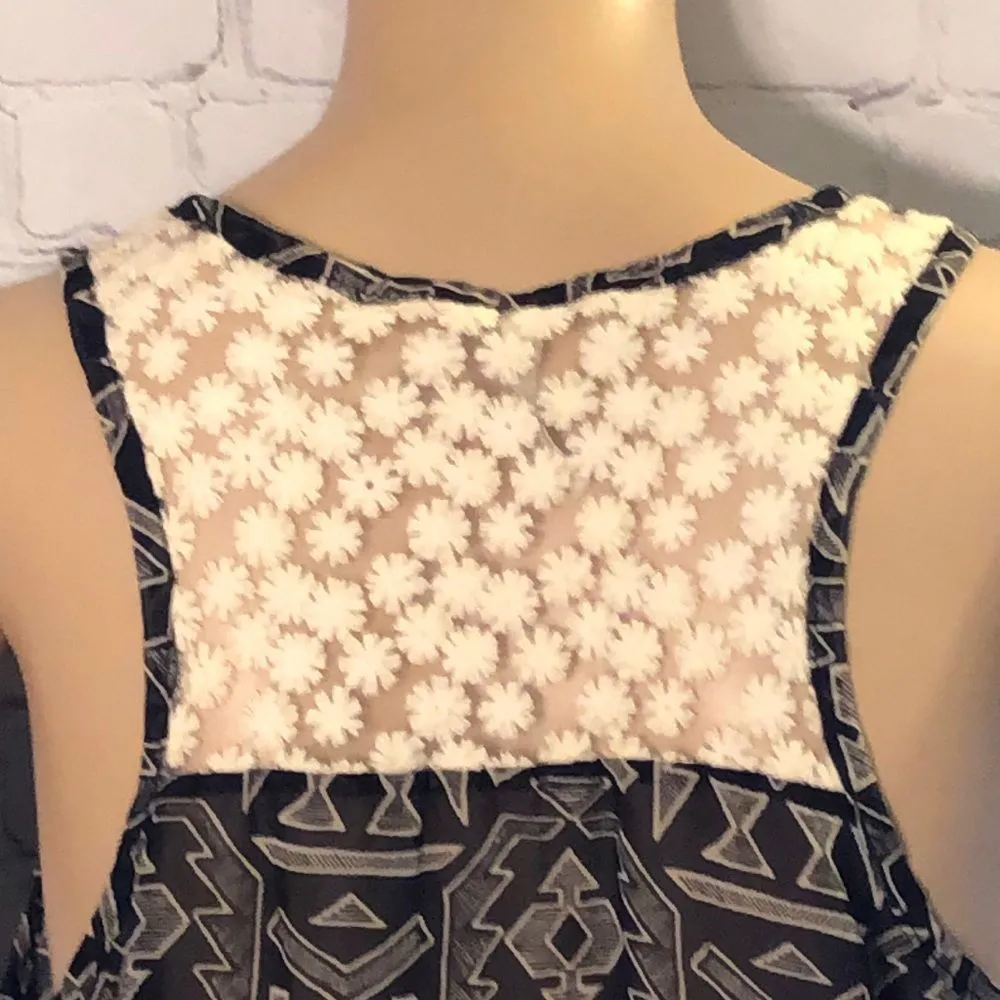B. Jewel Semi-Sheer Tank Top Lace Inset M - Image 6