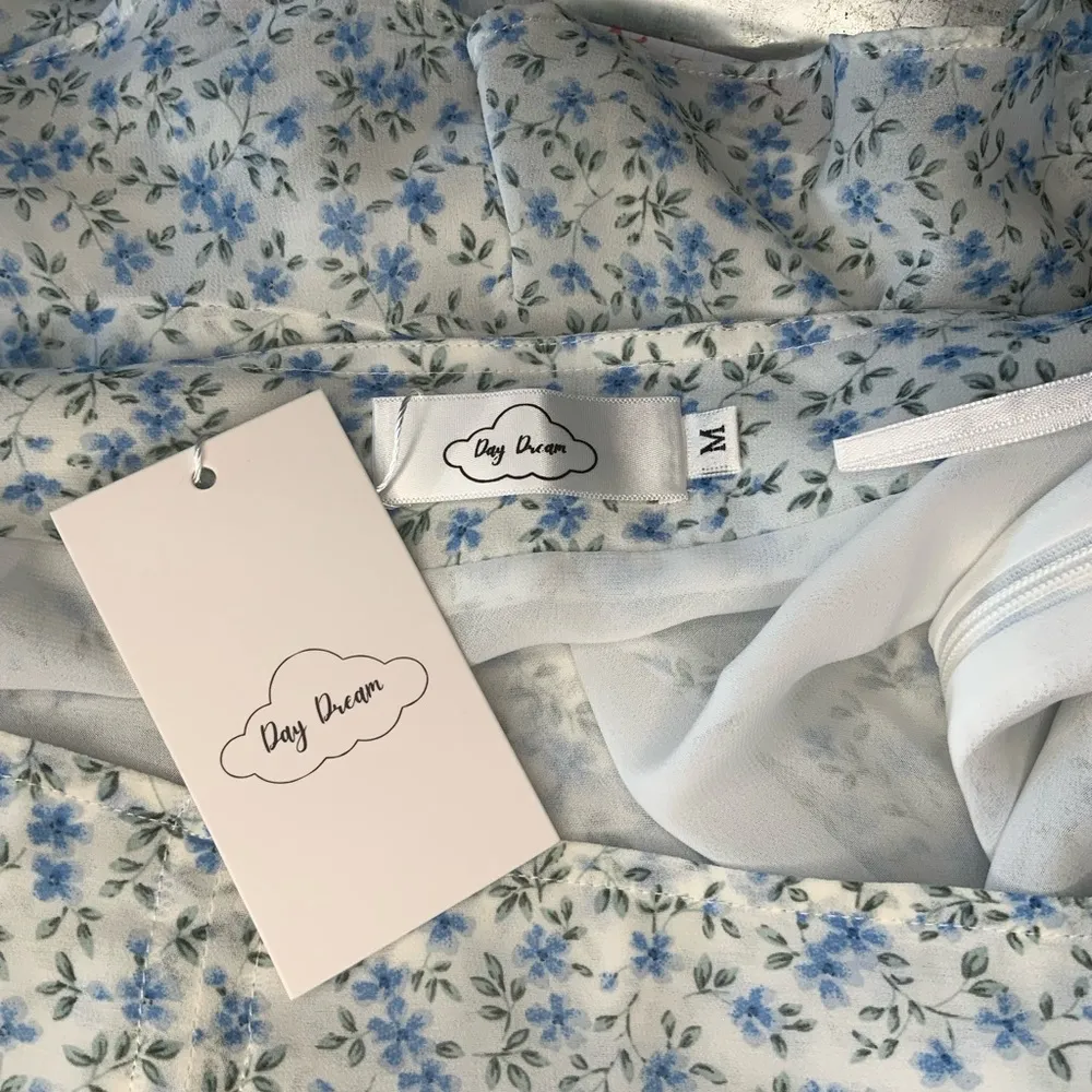 #33 NWT Day Dream Blue Flower Skirt Medium - Image 3