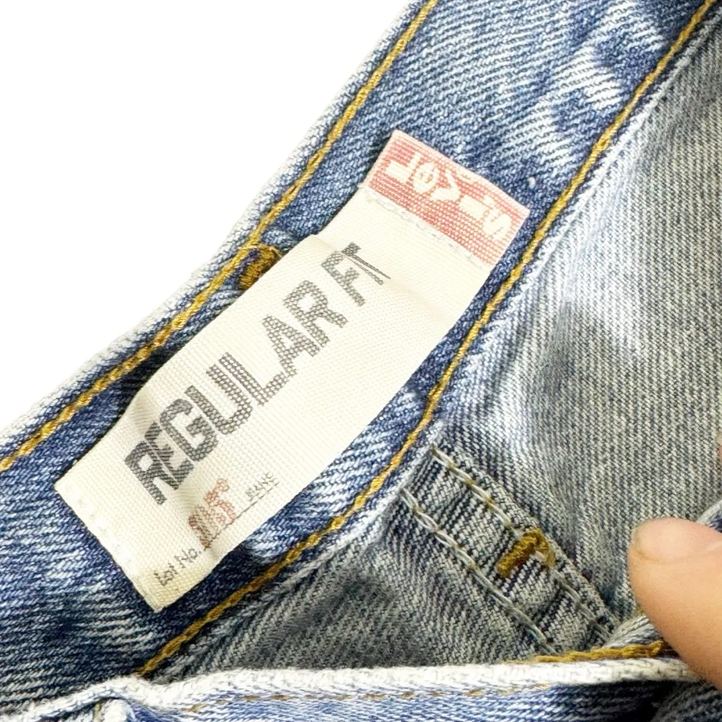 Levi’s 505 Women’s Cut Off Denim Jean Shorts size 32 - Image 2