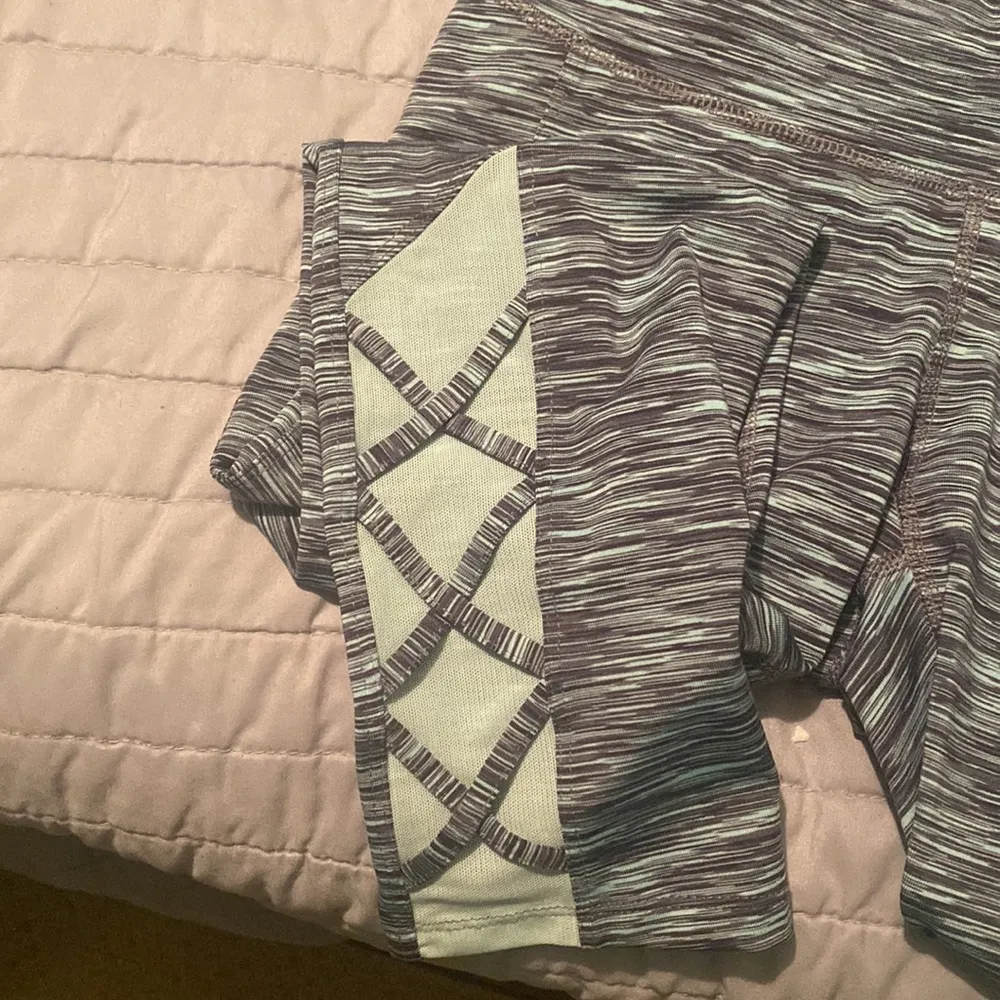 - Super cute workout capris length leggings - Image 2