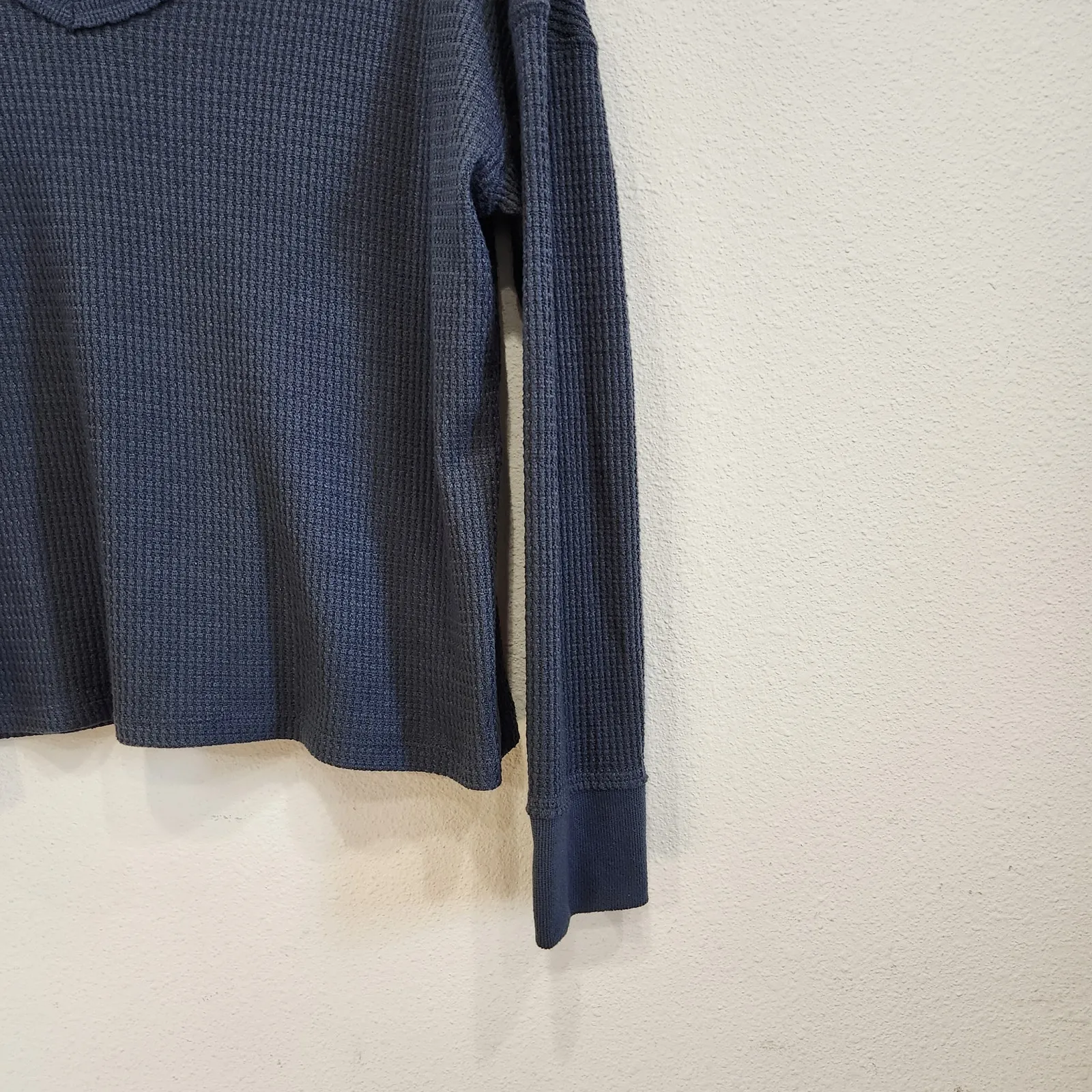 American Eagle Long Sleeve V - Image 5