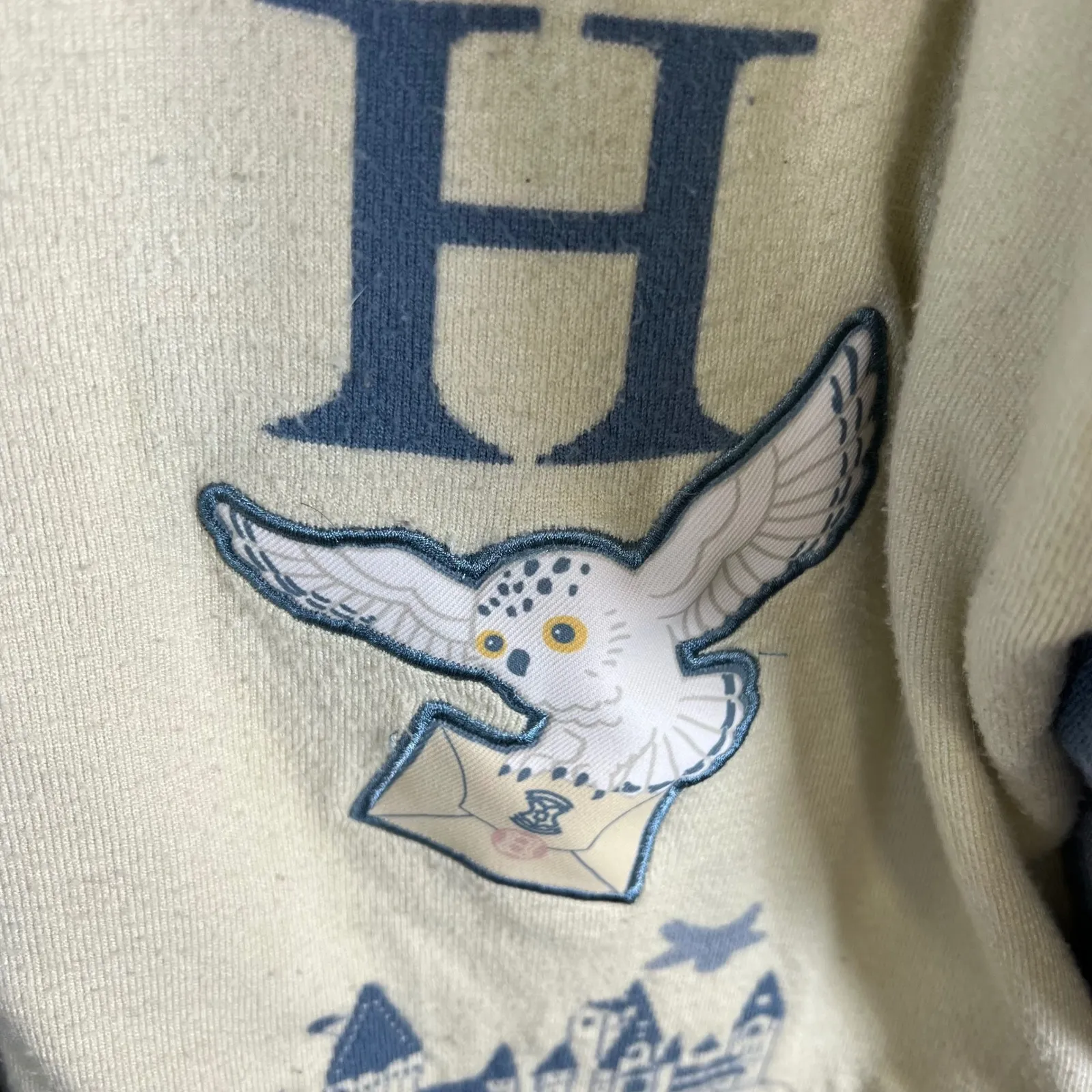 BoxLunch Harry Potter Hogwarts Crest Cardigan Sweater Cream Blue Stars 4X - Image 6