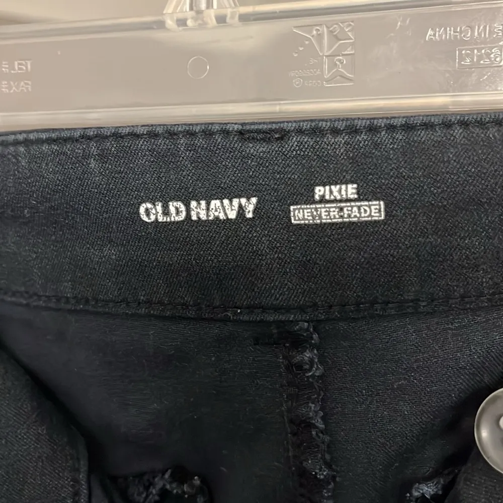 Old Navy black pixie pants - Image 3
