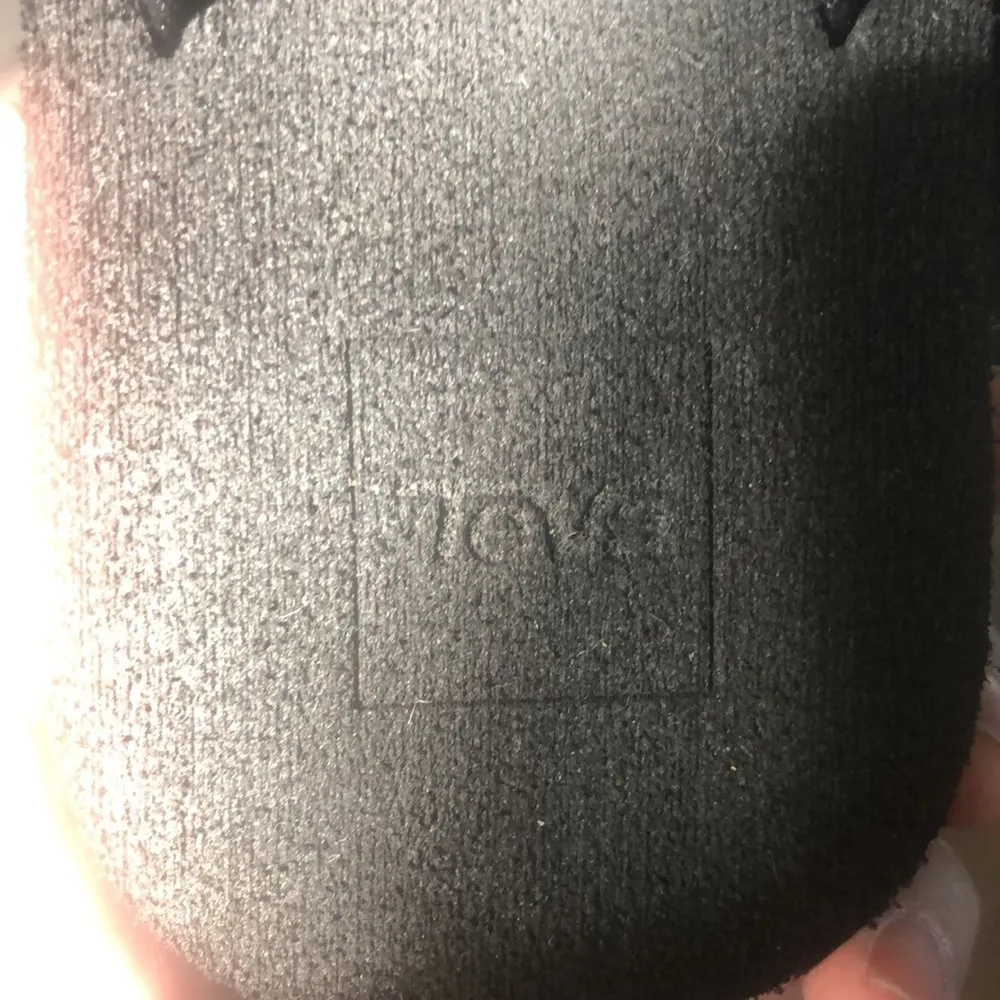 OLOWAHU Black Slip On Thong Sandal Size 6  Womens Athleisure Comfy Casual - Image 6