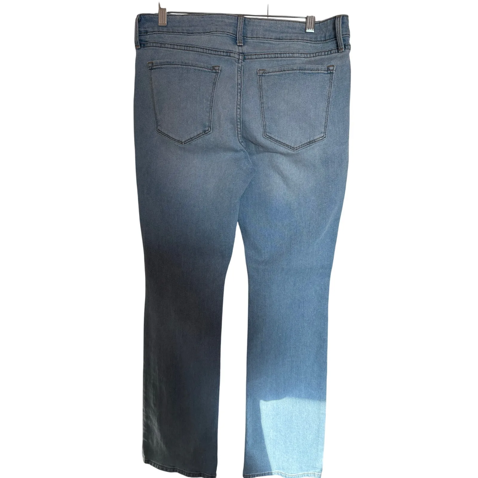 Old Navy mid rise Wow boot cut jeans size 12 long  light wash - Image 3