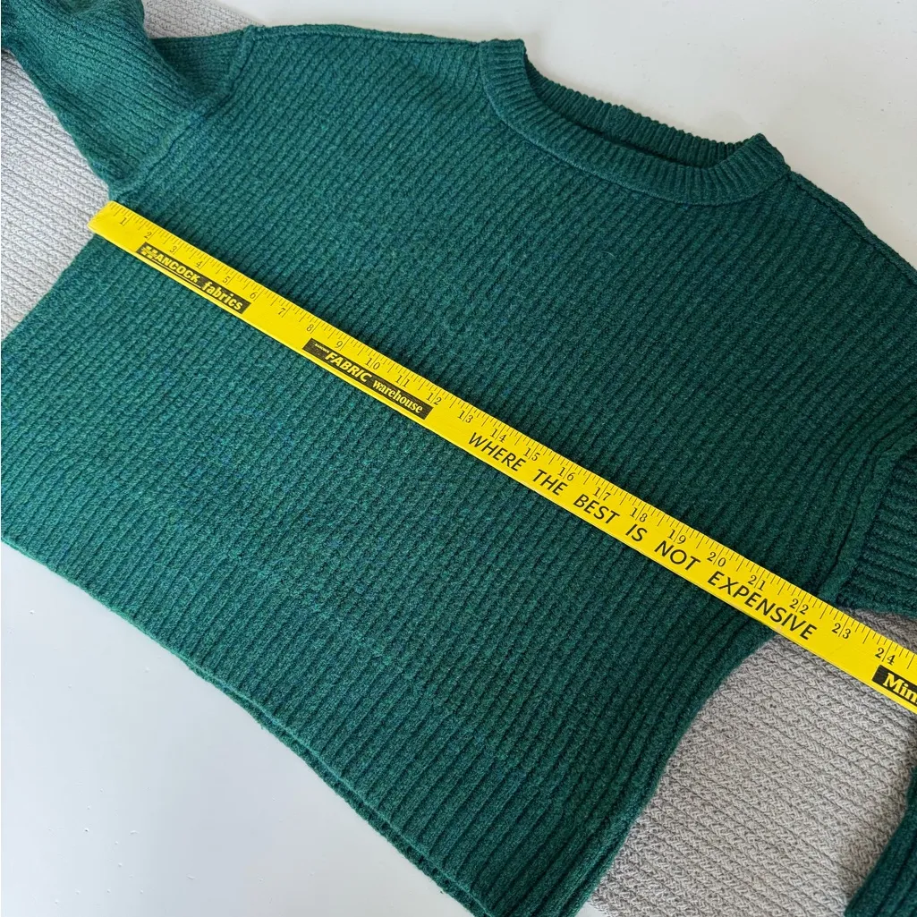 American Eagle Heather Green Cropped Crewneck Ribbed Sweater Size Medium - Image 7