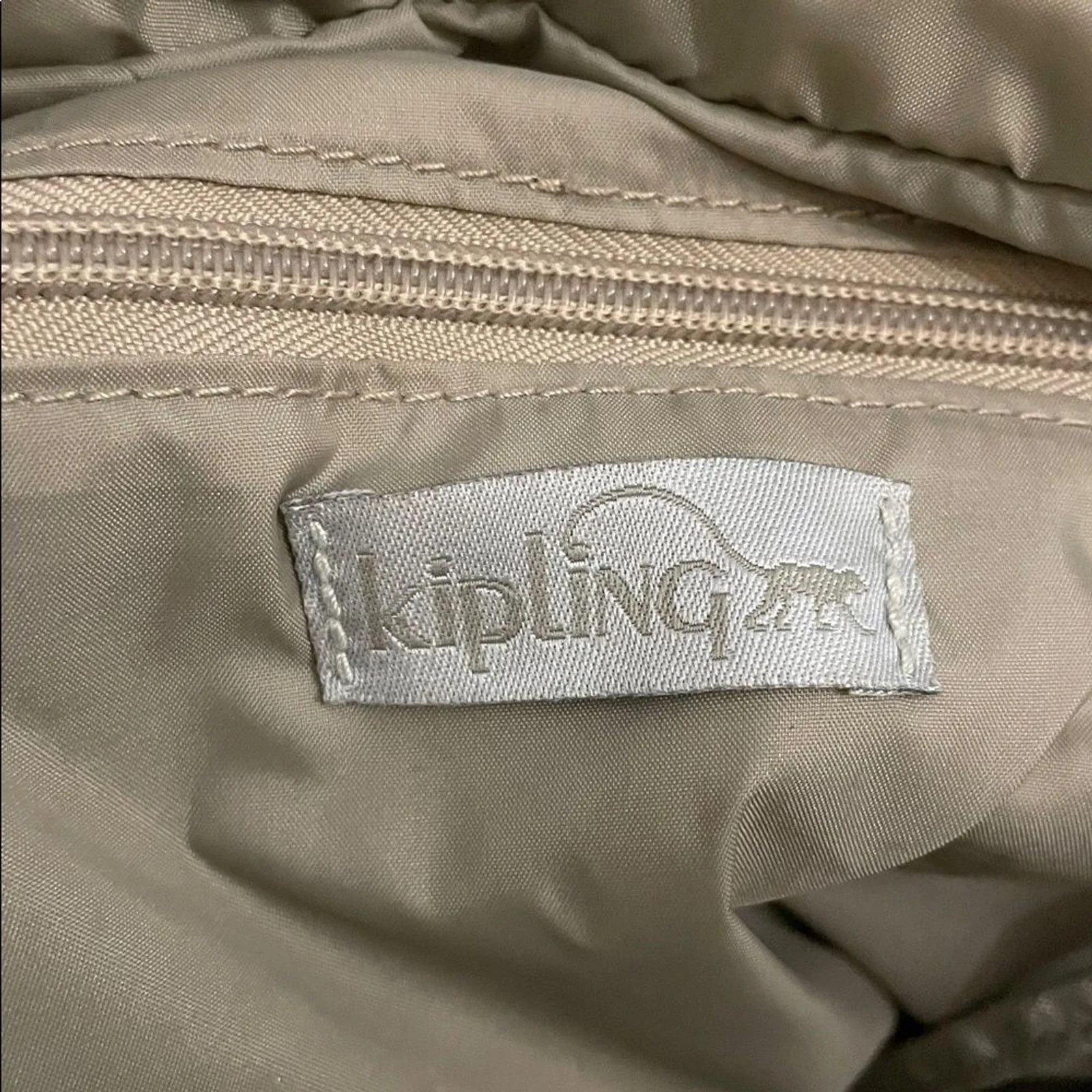 Kipling Derya Silver Shoulder Bag 17x14 Metallic HB3545 Hobo Water Resistant - Image 13