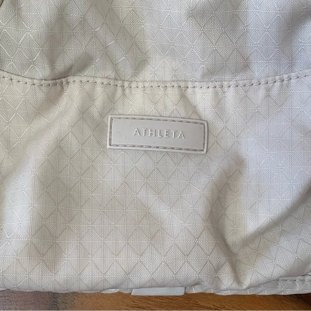 ATHLETA Excursion Abalone Gray Crossbody Bag - Image 9