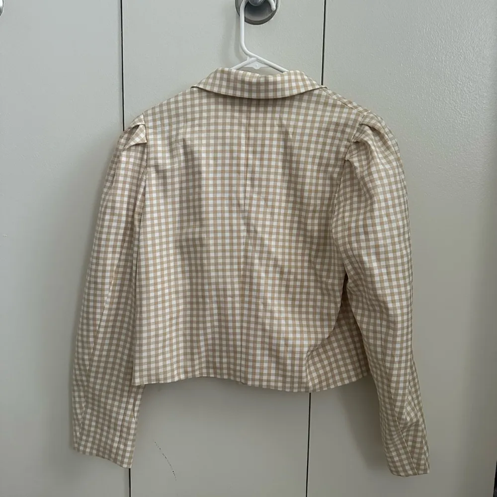 Gingham puff sleeve cropped blazer - Image 3
