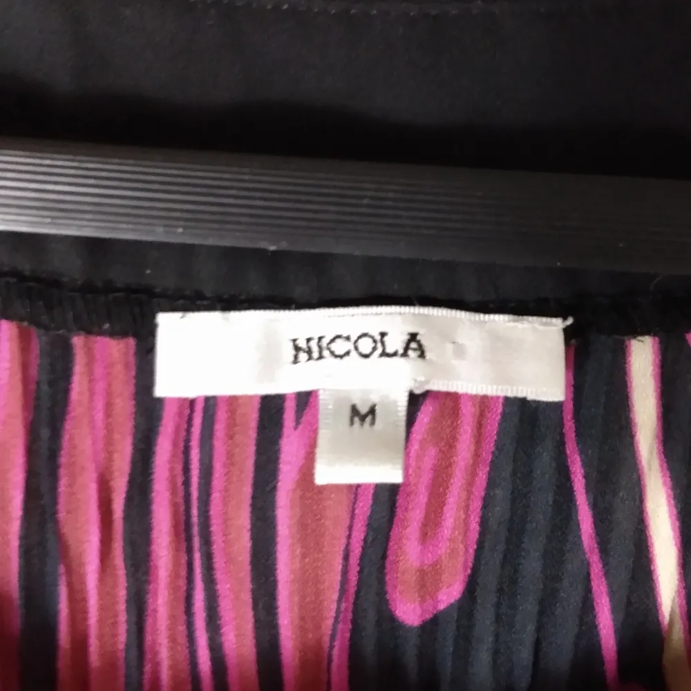 Nicola M Boho Horseshoe Satin Neck Black Fushia Creme Tunic Top Purple Size M - Image 5