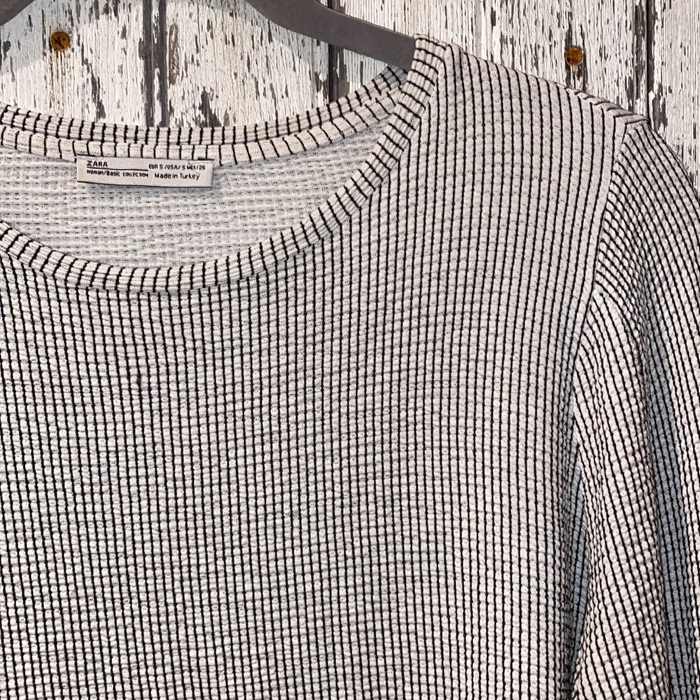 Zara small plaid bell sleeved crop top - Image 3