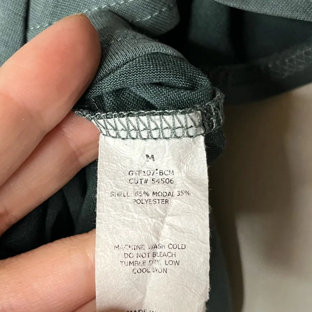 Green Envelope LA Short Sleeve Button Up Front Tie Knot Sage Green Shirt Medium - Image 6