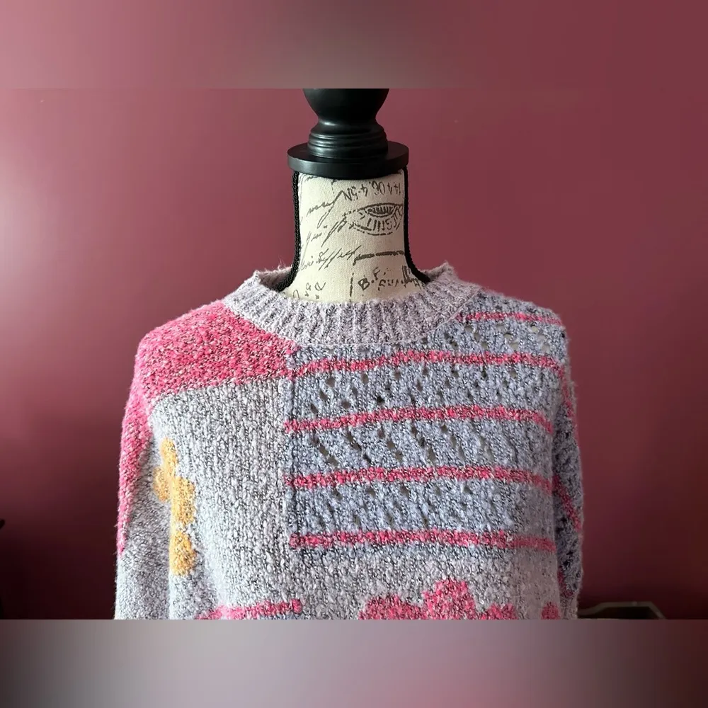 Moon & Madison Large Fuzzy Cropped Flower Sweater NWT - Image 3