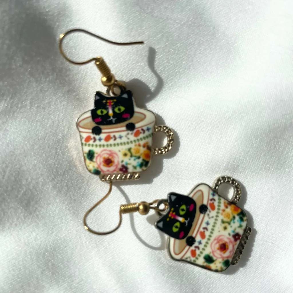 Cats and Pineapple Earrings a double Set Black - Image 3