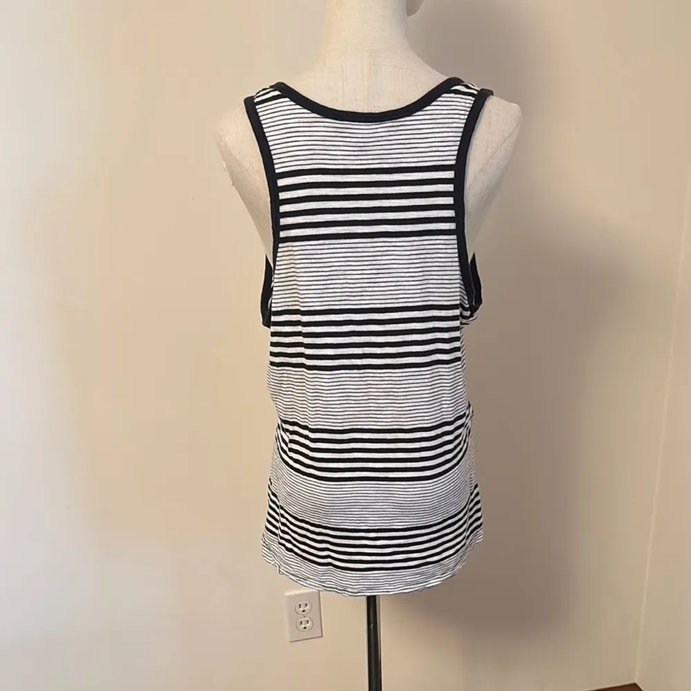 Banana Republic Sleeveless Black and White Tank Top - Image 4
