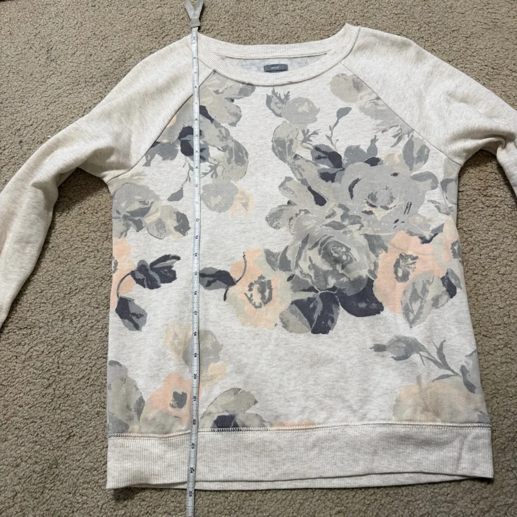 Aerie cozy neutral floral sweatshirt, gray and blush, size medium - Image 6