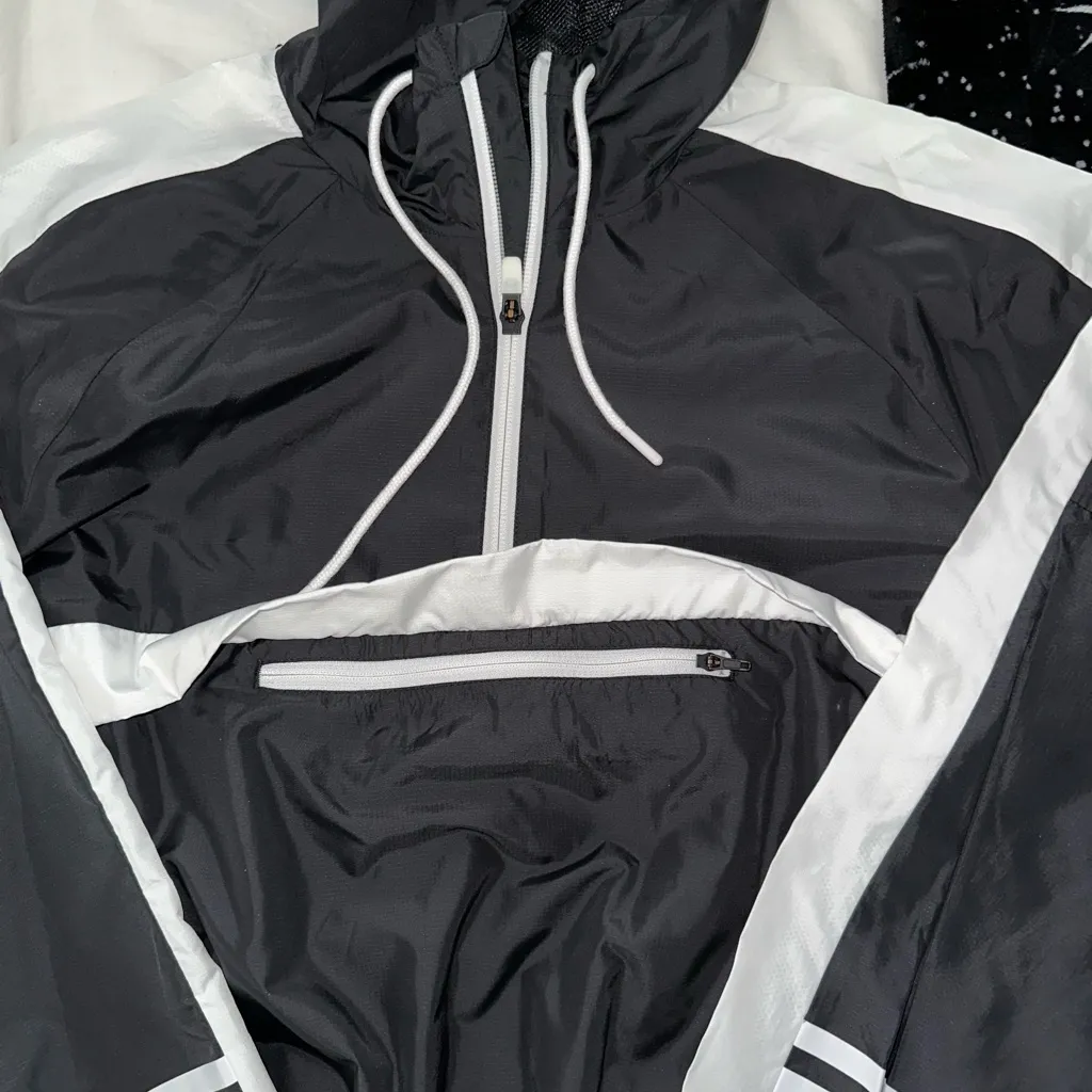 Adidas Cropped Windbreaker Black - Image 4