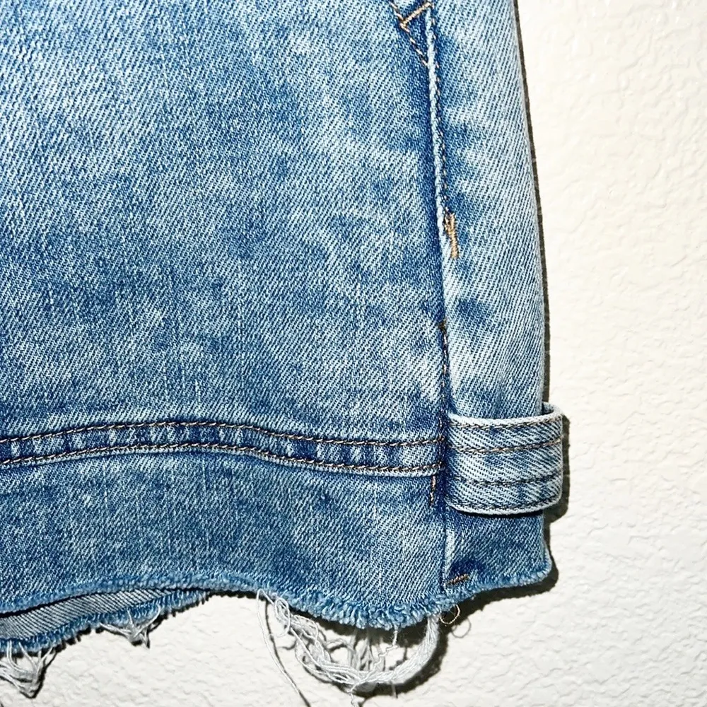 Wild Fable High Waisted Raw Hem Medium Wash Jeans Shorts - Image 3