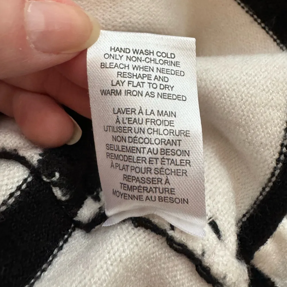 TAHARI Black & White Pullover Stripe Sweater w/ Thick Stitch Decal - Large - Image 10