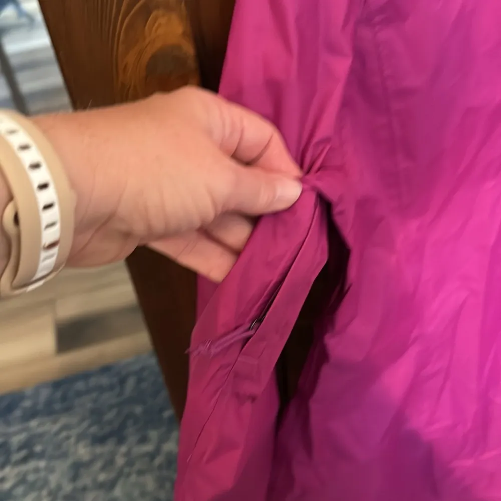 The North Face Venture 2 Dryvent Waterproof Hooded Rain Shell Jacket, Size M - Image 6