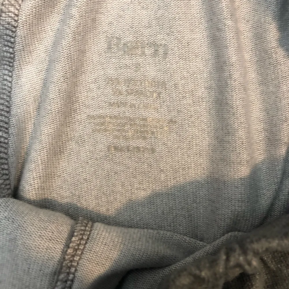 Born size small light weight joggers, waist stretches to 17, inseam is 26 Gray - Image 3