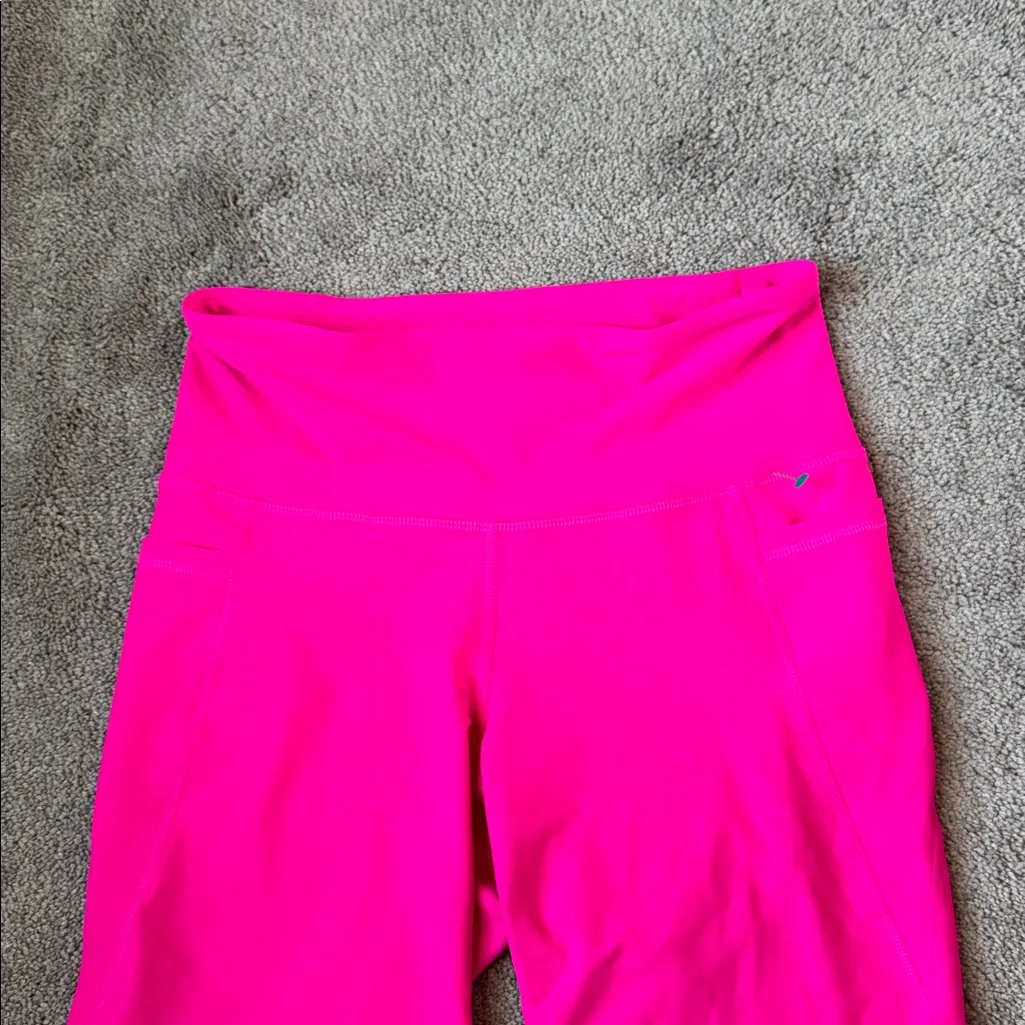Old Navy Active Pink Powersoft Bike Gym Shorts SIZE L - Image 2