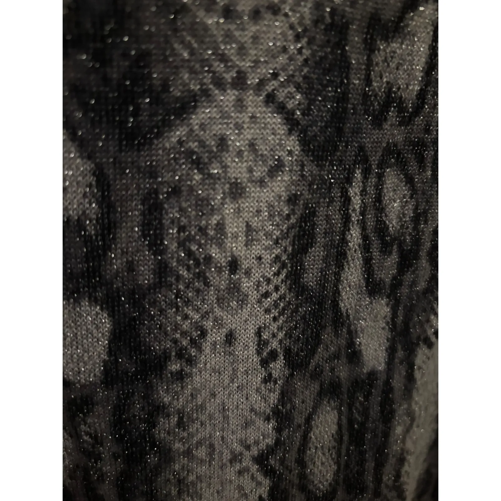 Womens Knit‎ Metallic Snake Print Long Sleeve Top Gray Black Fashion Size M - Image 2