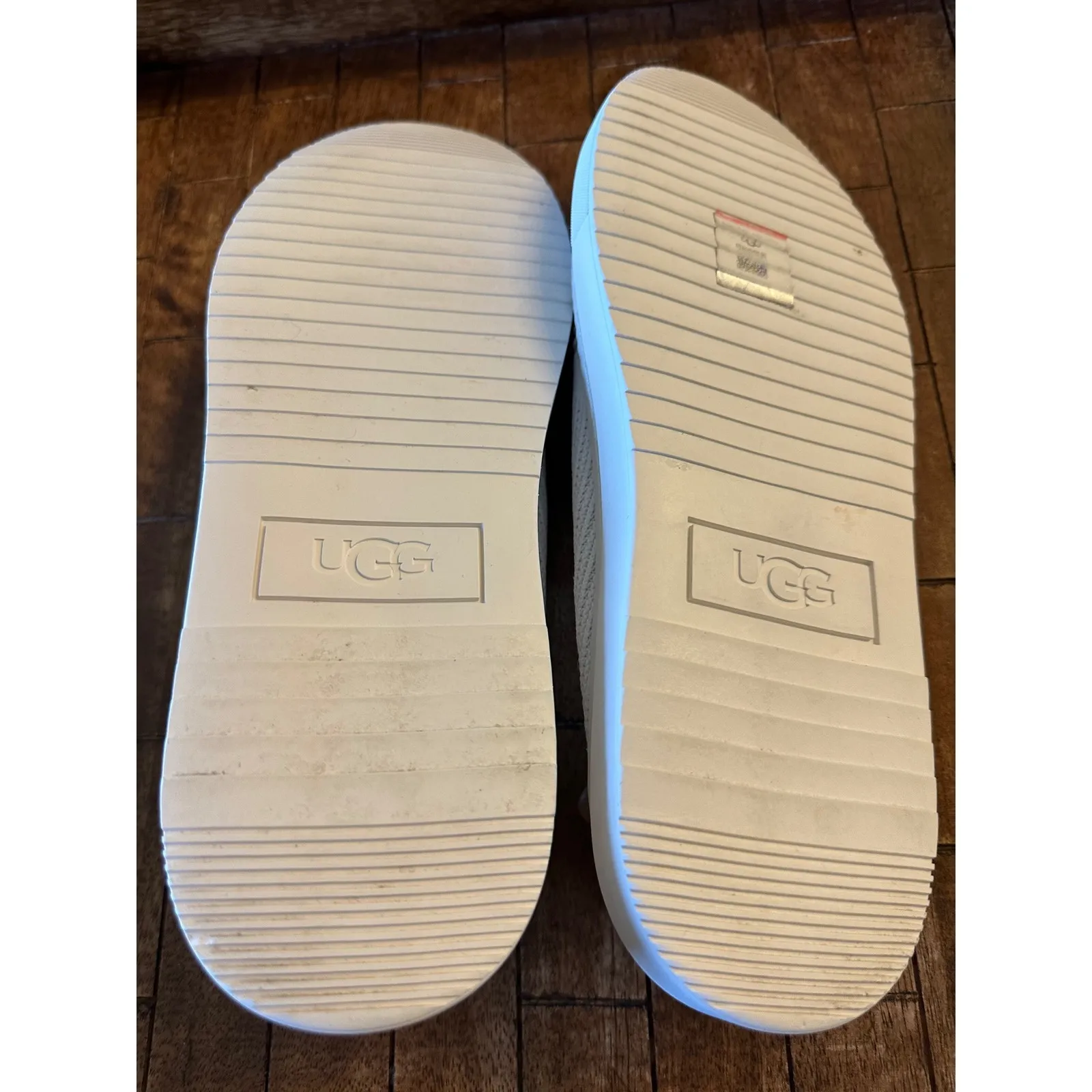 UGG Women's Alameda Sammy sneakers  size 10 knit slip on casual‎ euc - Image 8