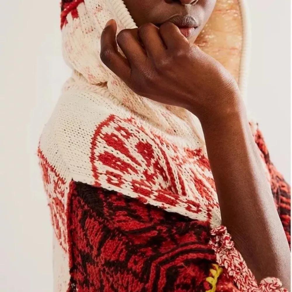 Free people NWT M/L poncho gorgeous - Image 3