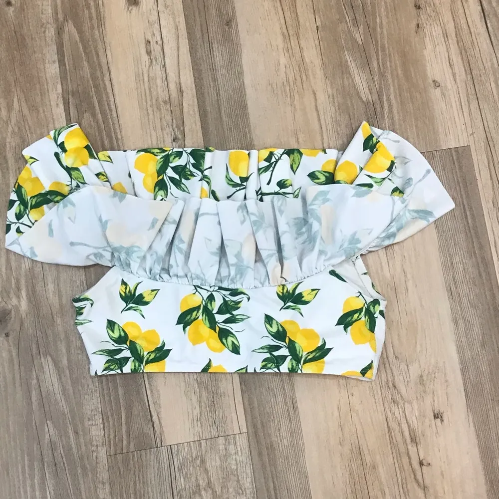 Cabana Del Sol Lemon Ruffle swim top Medium - Image 5