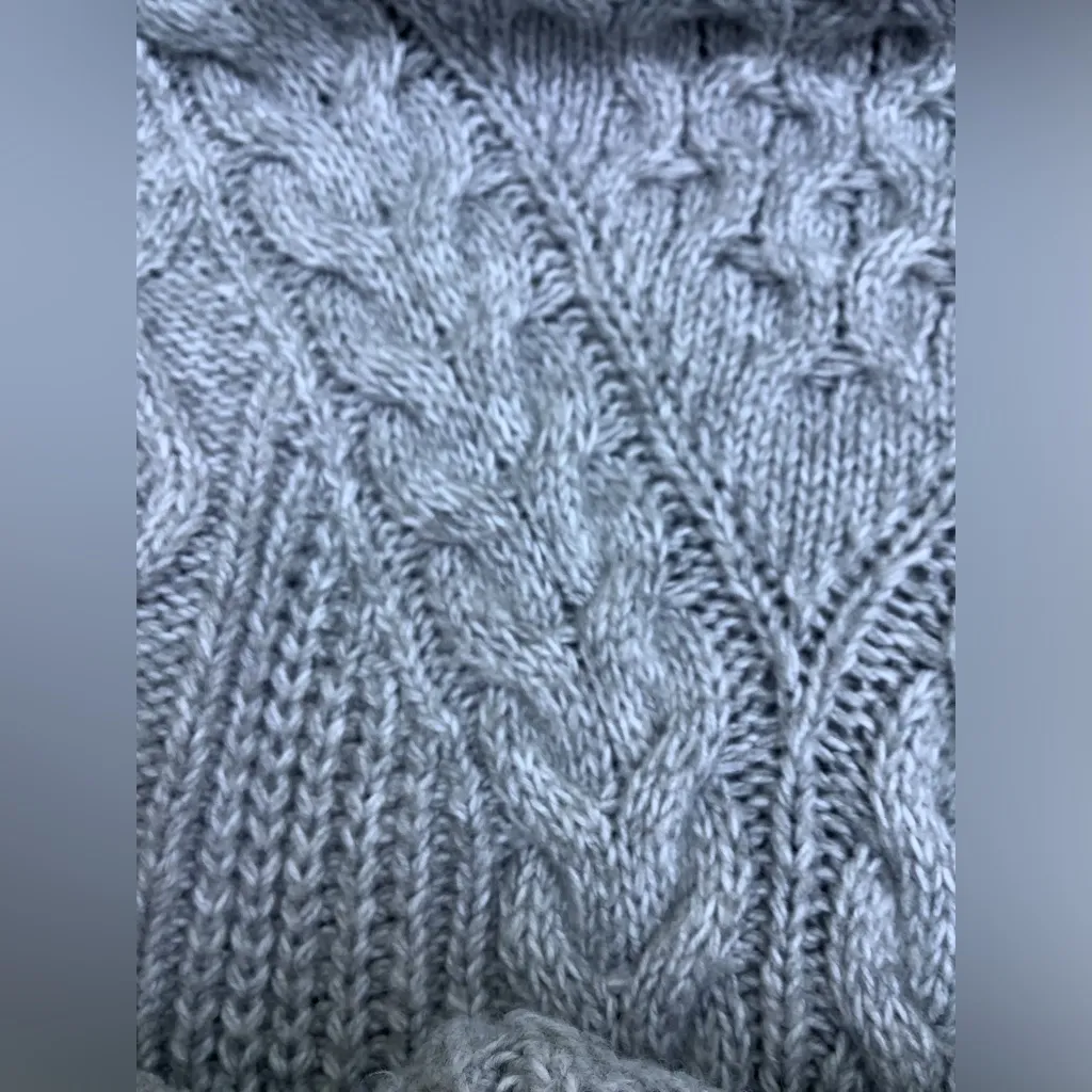 Nice crewneck sweater LIKE NEW💙 - Image 6