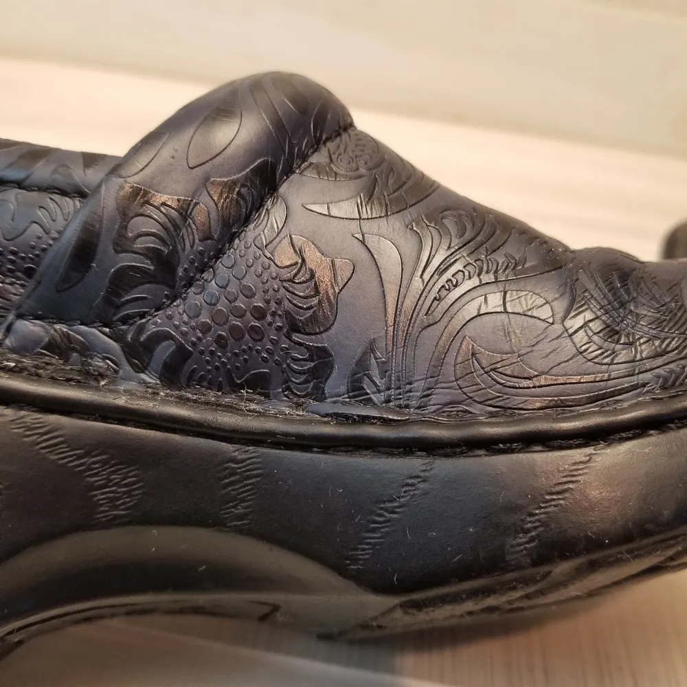 {6.5M} b.o.c. Peggy clogs navy floral embossed Blue Size 6.5 - Image 6