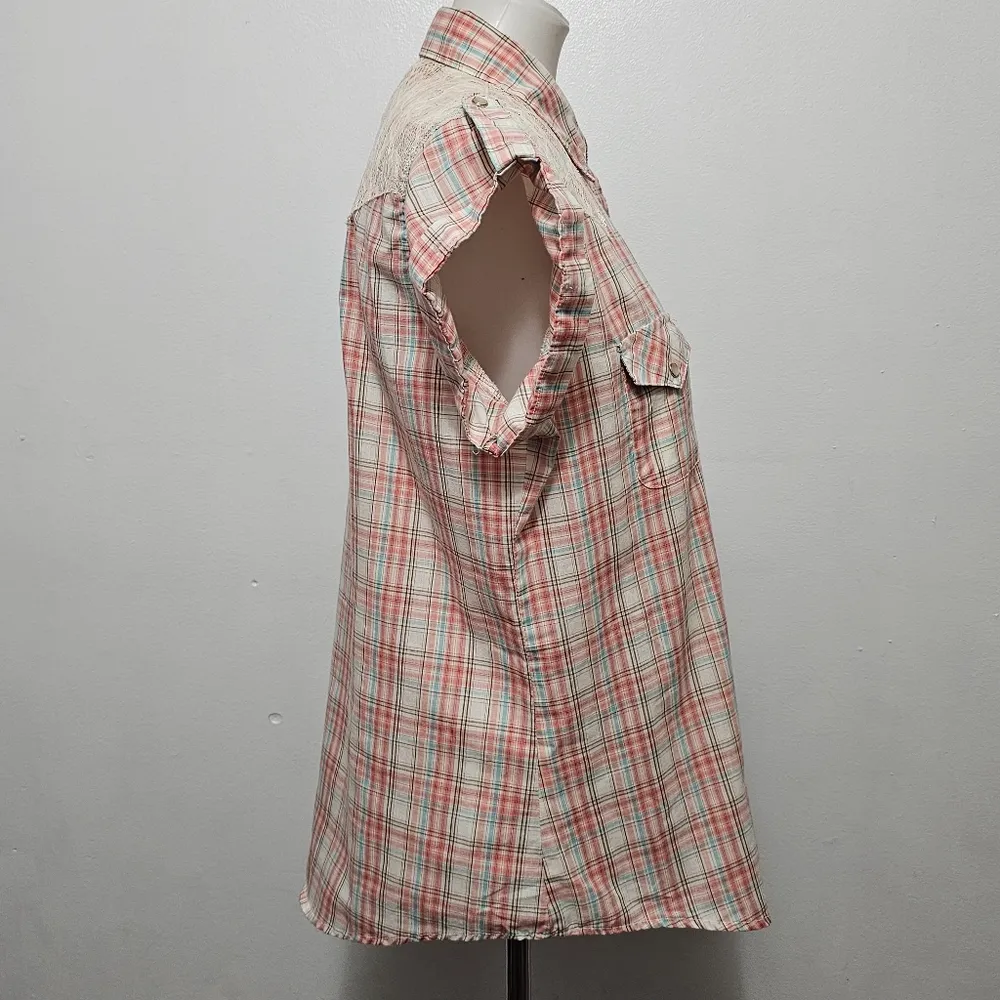 Wrangler Wrancher Coral Plaid Lace Detail Pearl Snap Button Down Size Large - Image 3