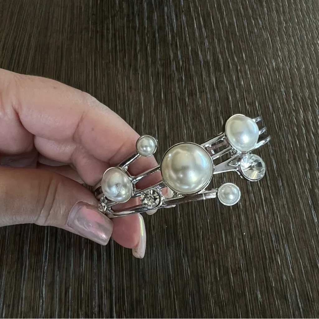 Custom Jewelry Set chunky earrings and cuff bracelet, faux pearls and rhinestone Silver - Image 4