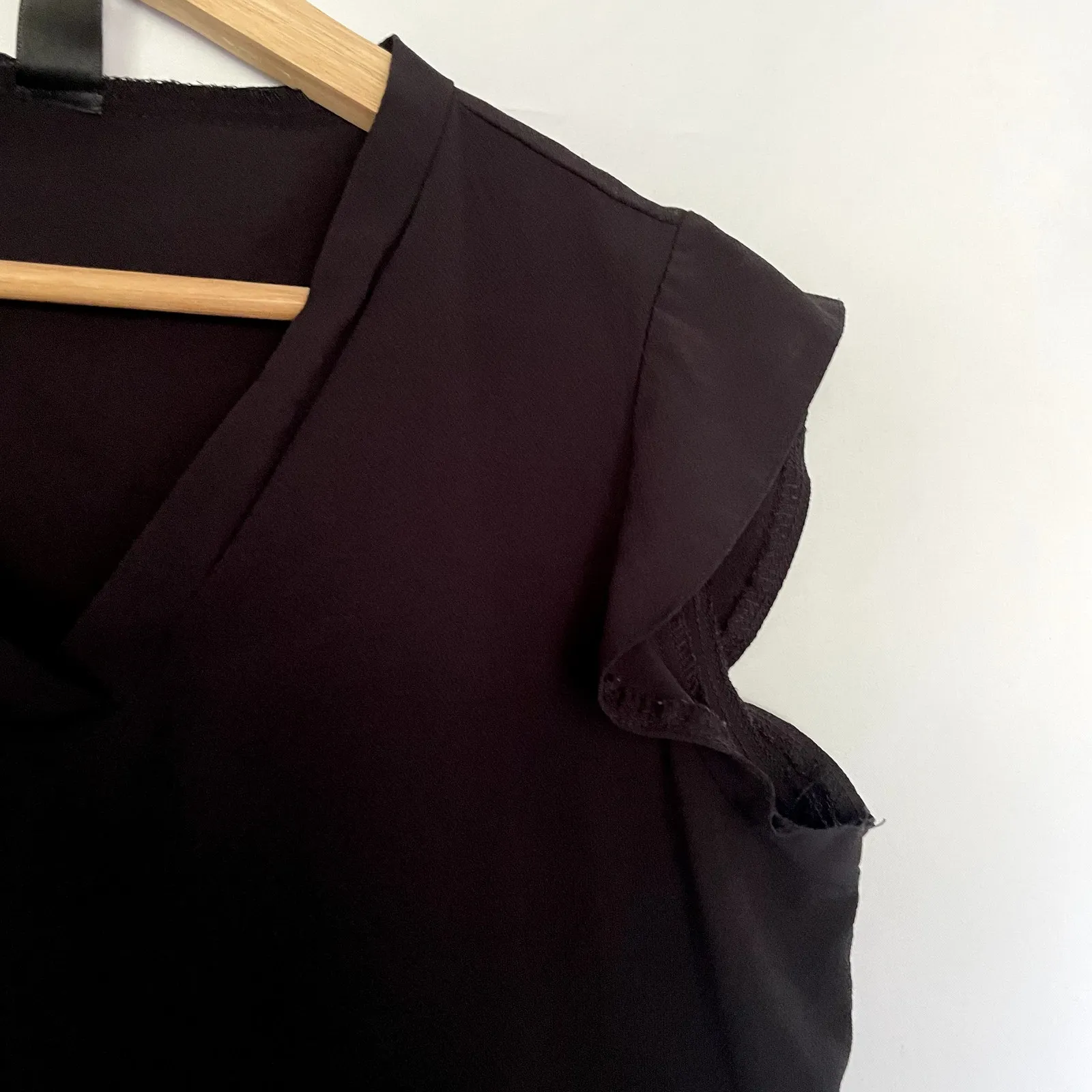 Shein lightweight black frilled sleeveless v-neck summer blouse women's size M - Image 2