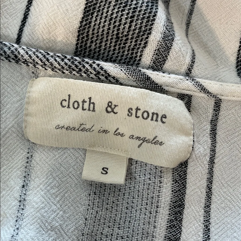 Cloth & Stone  top Size Small - Image 3