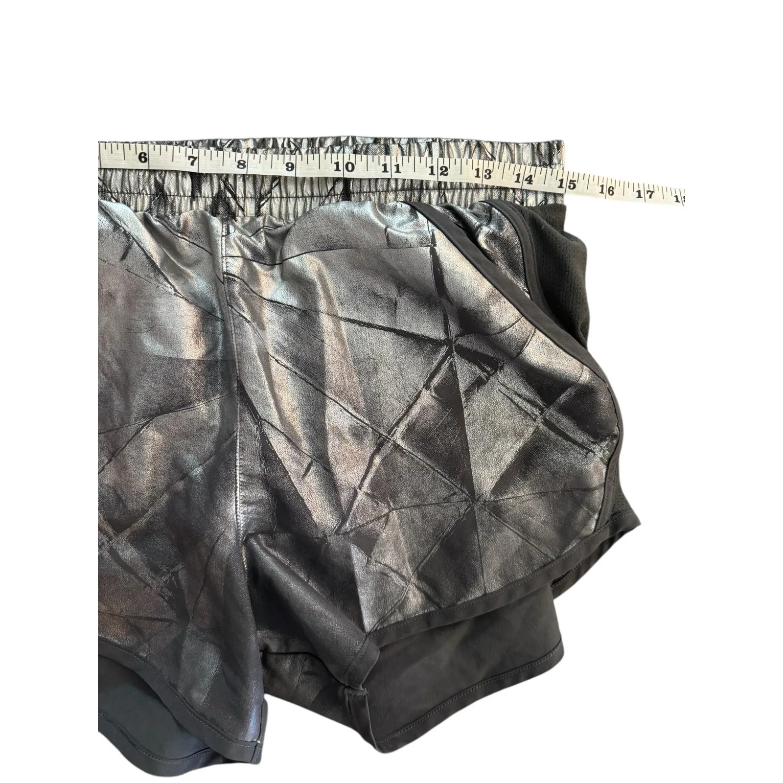 Under Armour Metallic HeatGear Running Shorts M Silver Black - Image 7