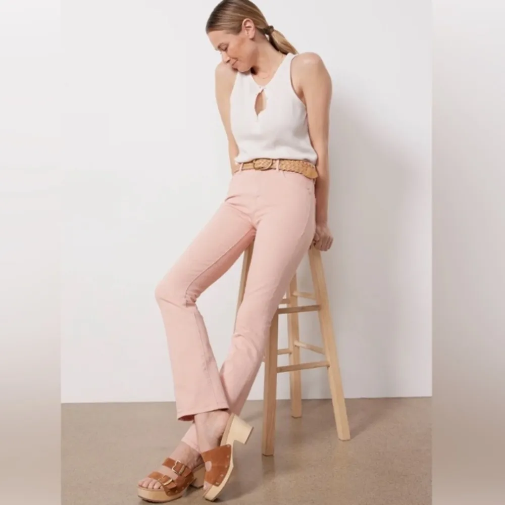 NWT Mother Insider Hover jeans in peach parfait color. Slight flare leg. Size 25 Pink - Image 2