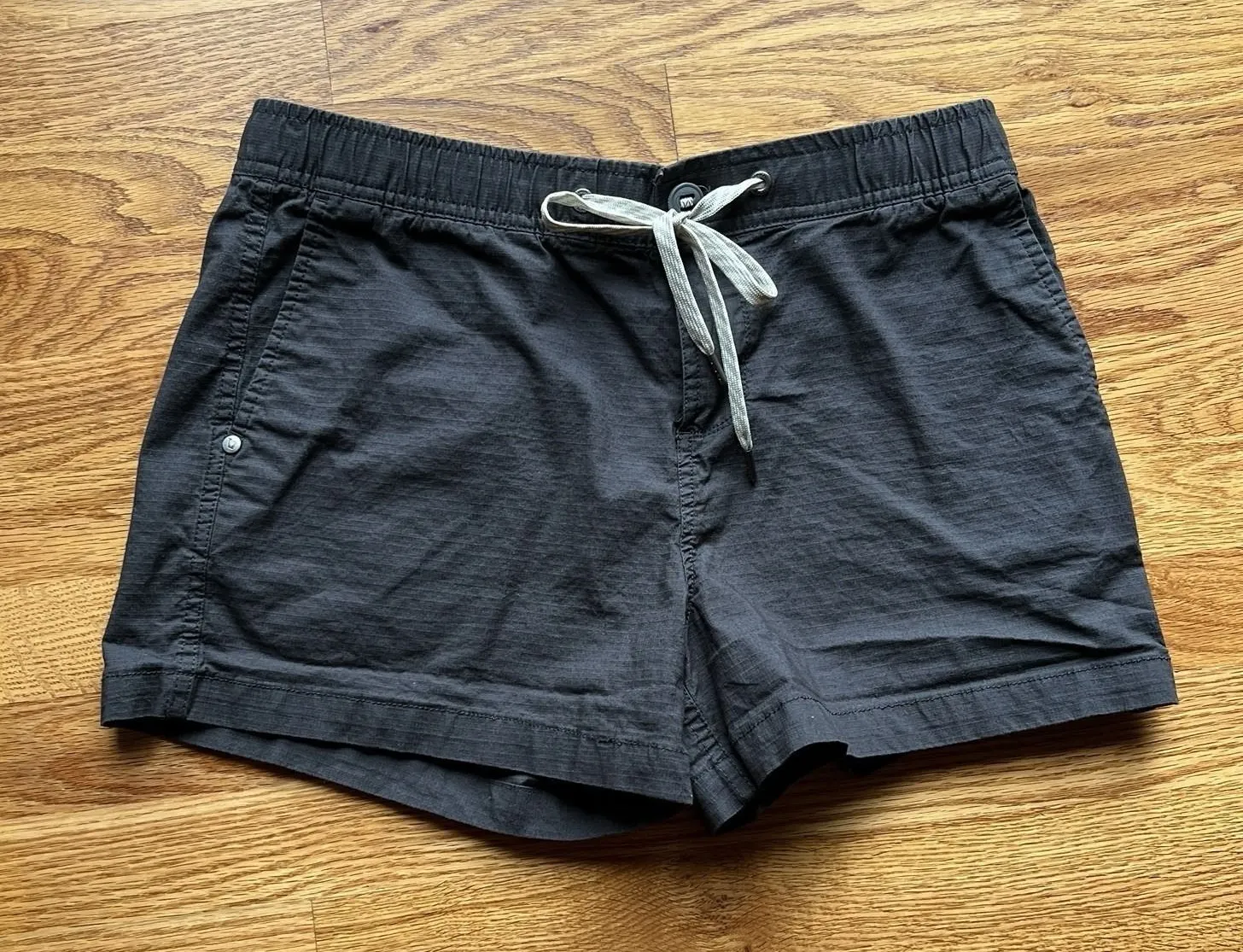 Vuori The Rise The Shine Organic Cotton Drawstring Shorts Black Women's Medium - Image 1