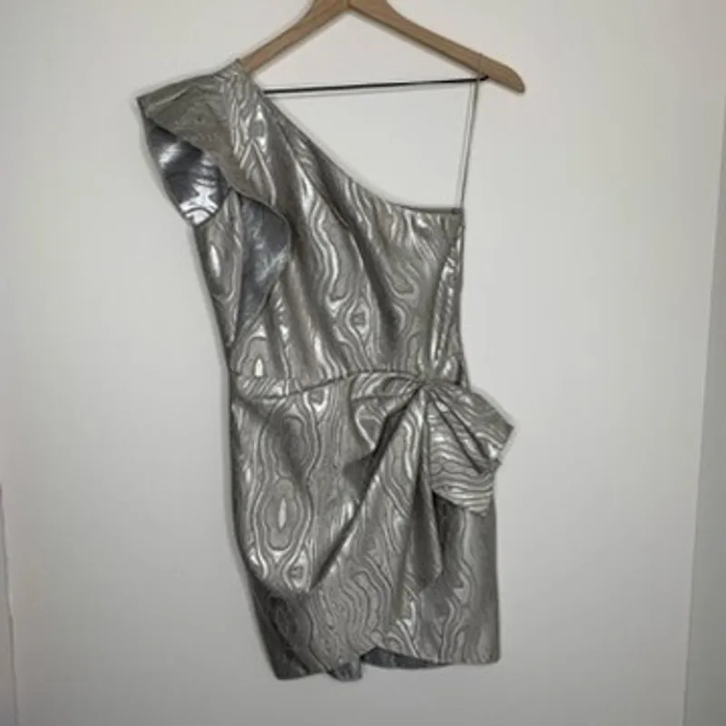 Saylor Woodgrain Jacquard One Shoulder Dress Silver Metal Womens New Small - Image 4