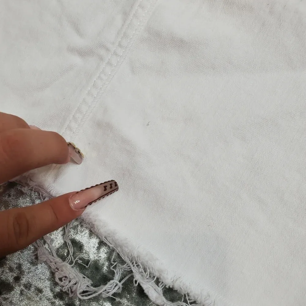 Levi's White Denim High Waisted Skirt - Image 7