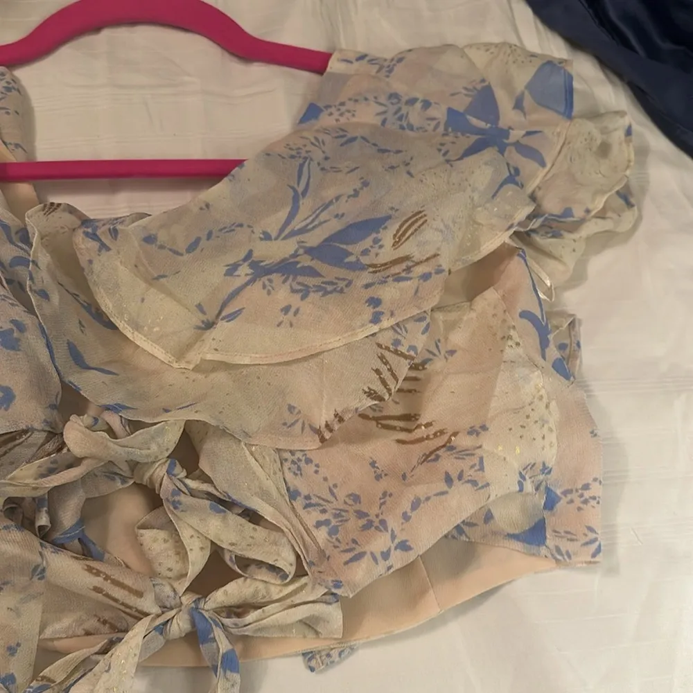 Free People crop top flouncy ties in back lined floral size 2 - Image 10