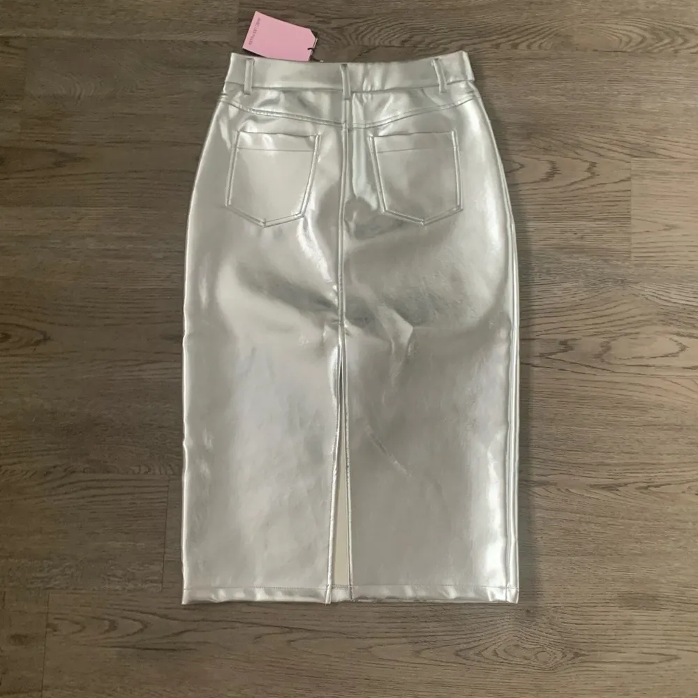 Avec Les Filles High Waist Faux Leather Midi Skirt - Size M‎ - Silver - NWT - Image 5