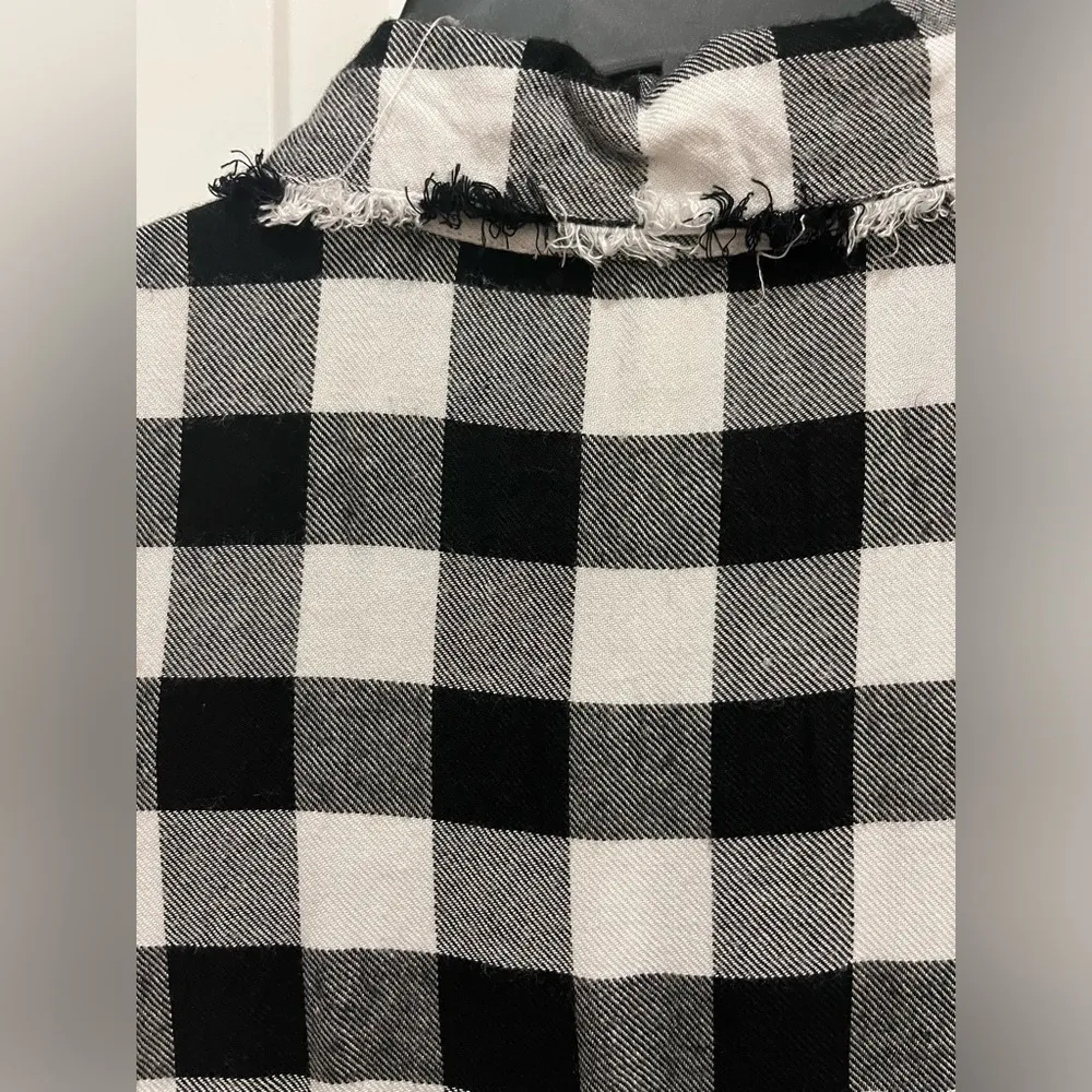 Kori Buffalo Plaid Sleevless Flannel Distressed Ruffle Hem Button Down Sz M - Image 4